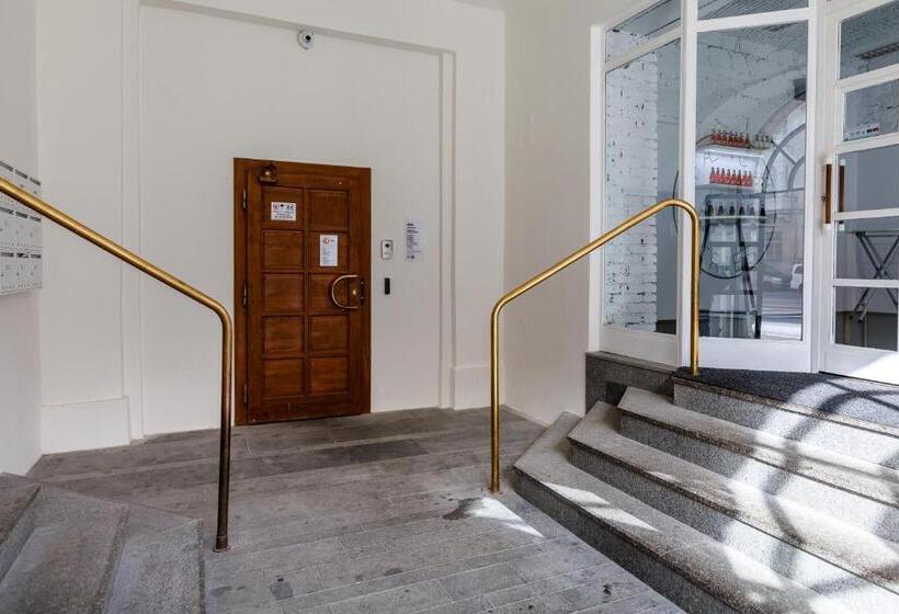 Avantgarde Apartments