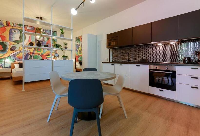 Avantgarde Apartments