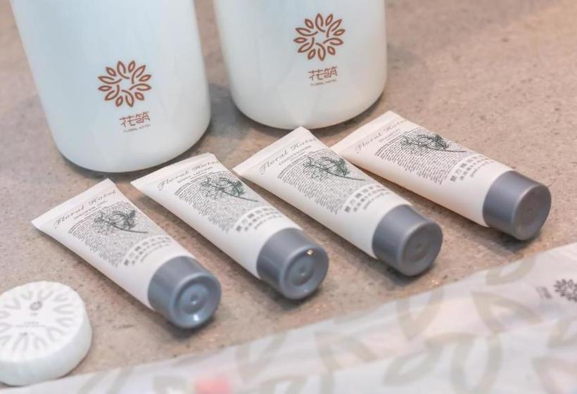 Floral Hotel · Jing Hai Man Ju Qingdao
