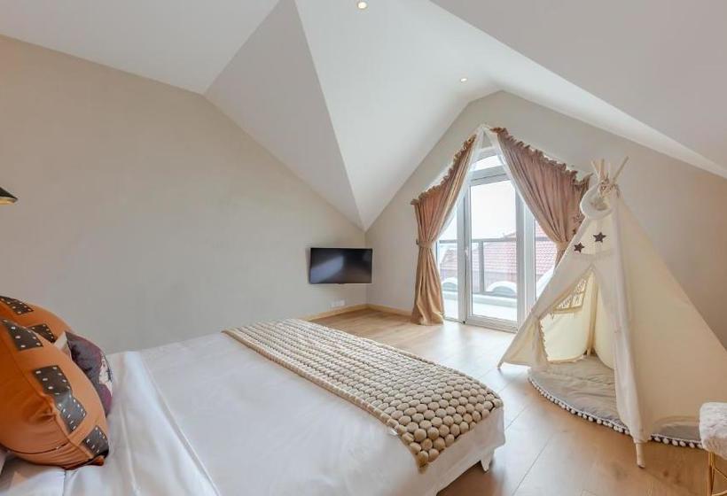 Floral Hotel · Jing Hai Man Ju Qingdao