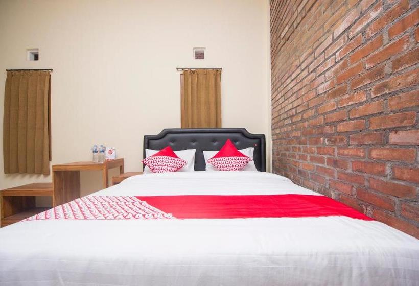 호텔 Oyo 952 Annisa Syariah Residence