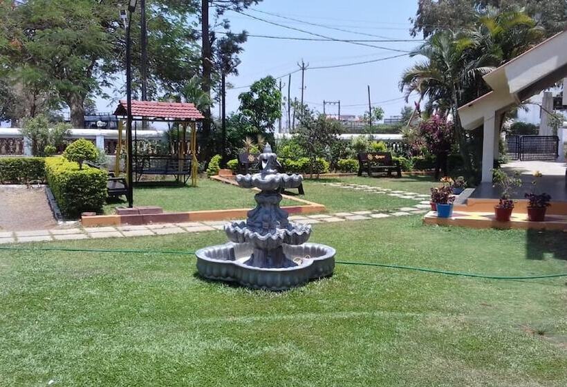 בית מלון כפרי Sharmin Rose Bungalow By Sky Stays