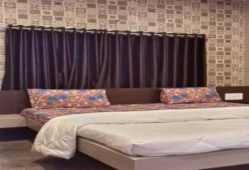 בית מלון כפרי Sharmin Rose Bungalow By Sky Stays