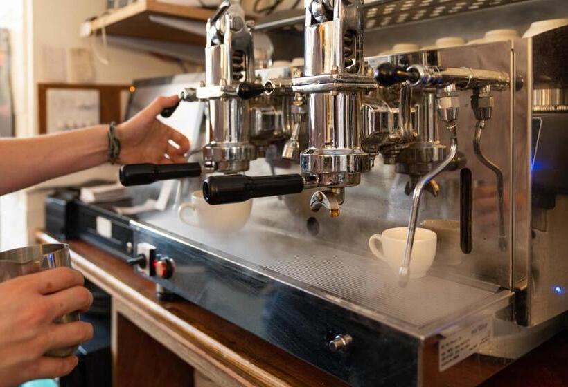 酒店 The Crooked Swan