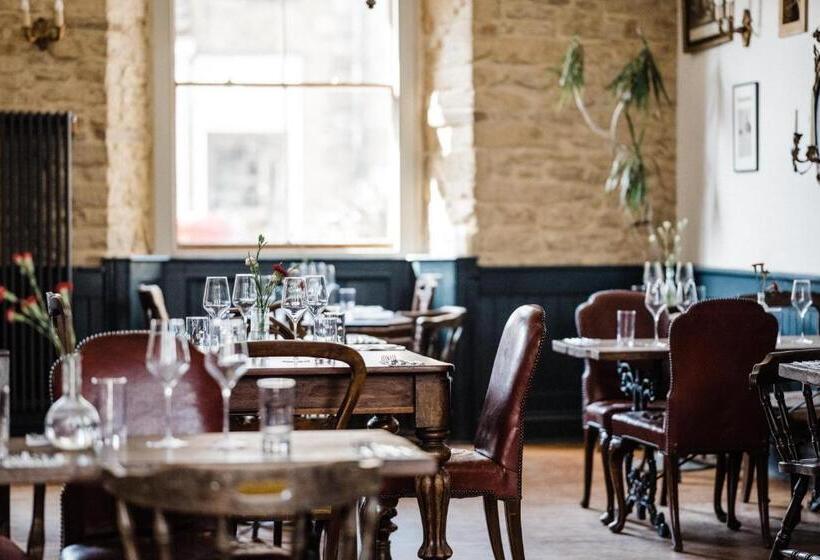 酒店 The Crooked Swan