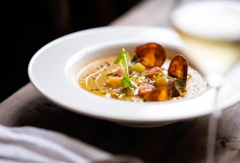 酒店 The Crooked Swan