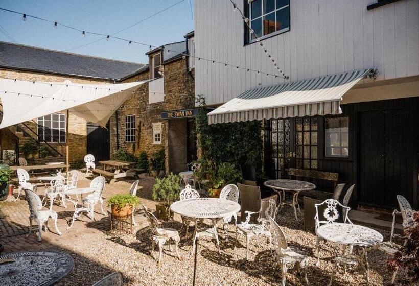 酒店 The Crooked Swan