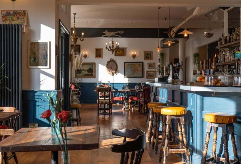 酒店 The Crooked Swan