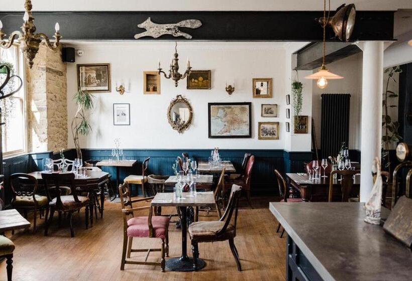 酒店 The Crooked Swan