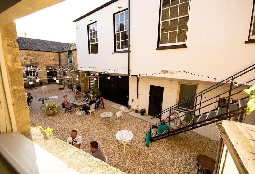 酒店 The Crooked Swan