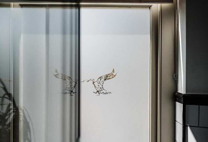 酒店 The Crooked Swan