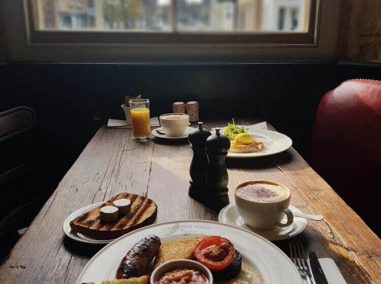 酒店 The Crooked Swan