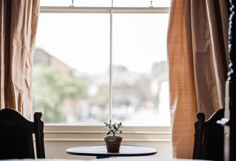 酒店 The Crooked Swan