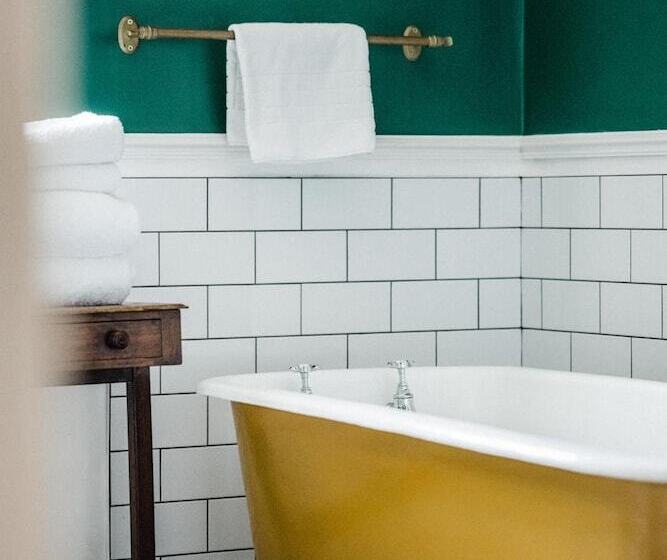 酒店 The Crooked Swan