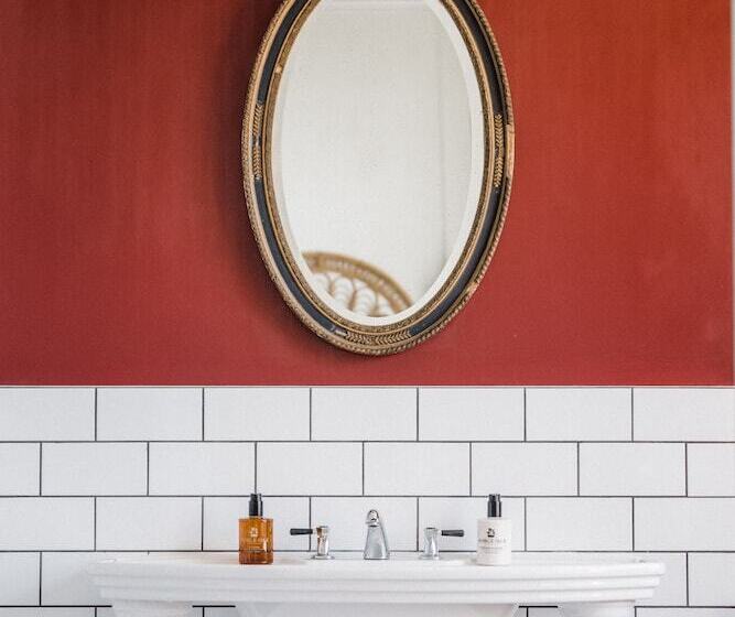 酒店 The Crooked Swan