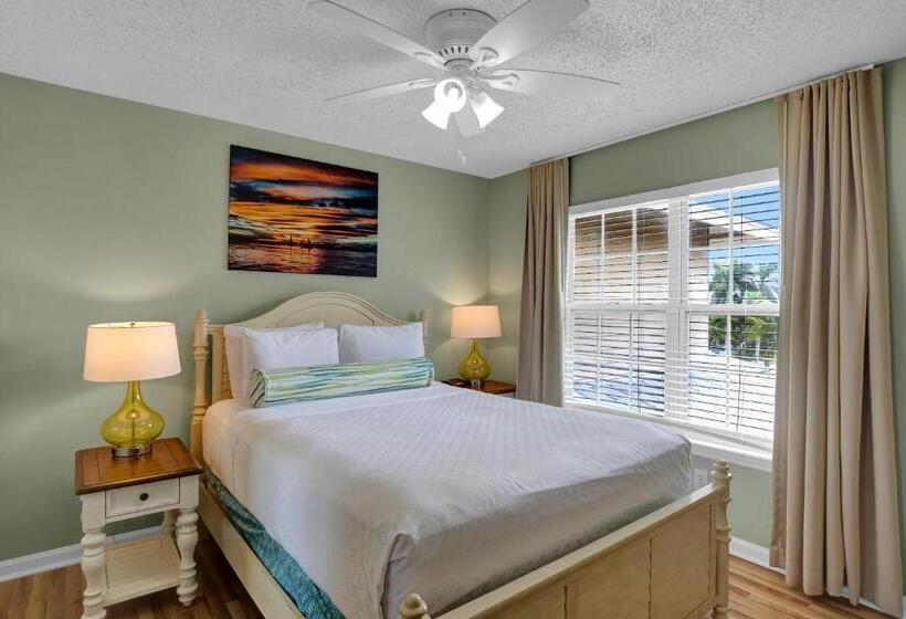 Coconut Mallory Resort And Marina