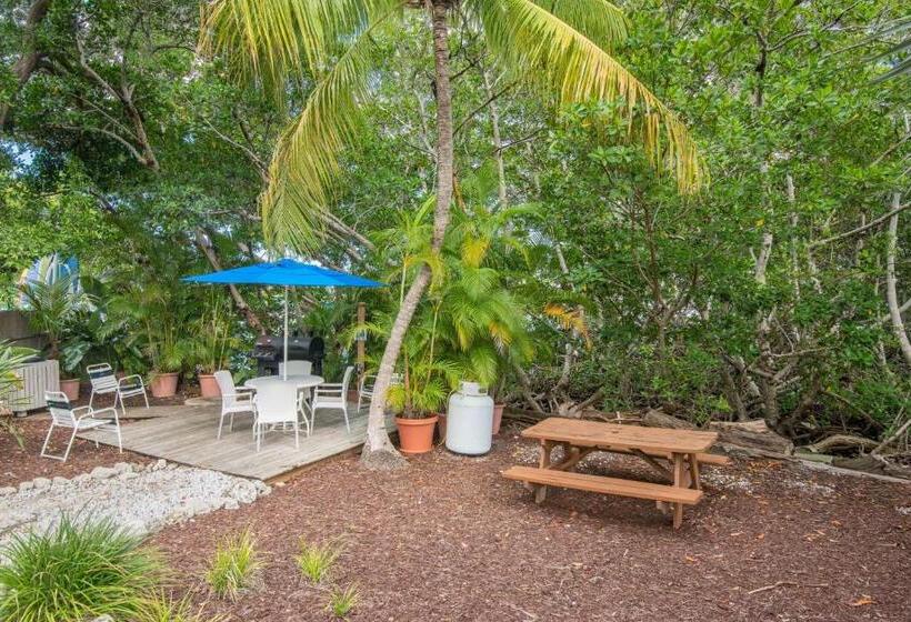 Coconut Mallory Resort And Marina