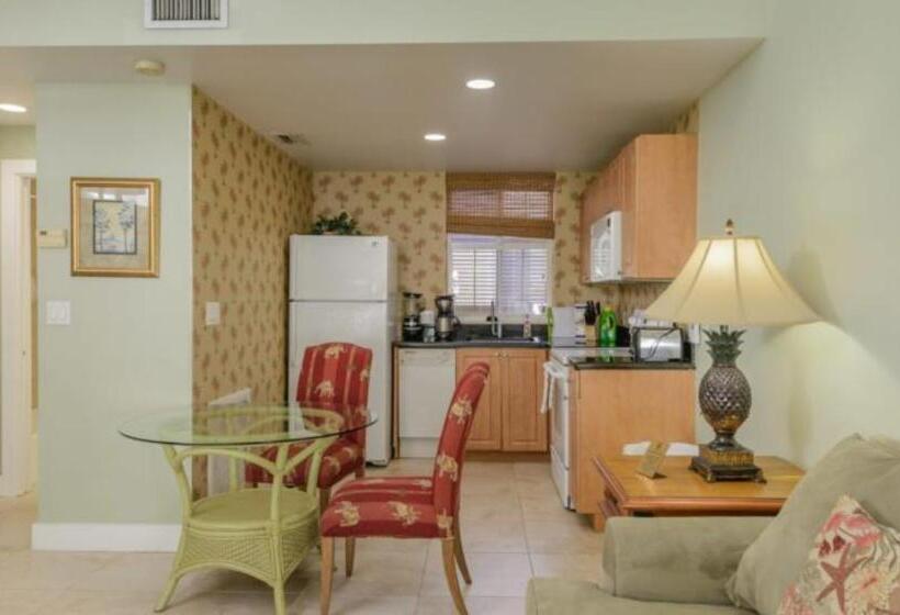 Coconut Mallory Resort And Marina