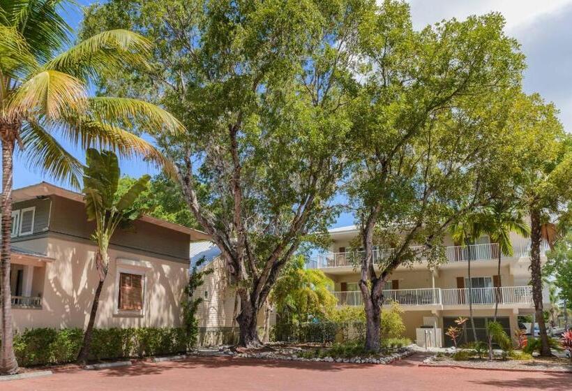 Coconut Mallory Resort And Marina