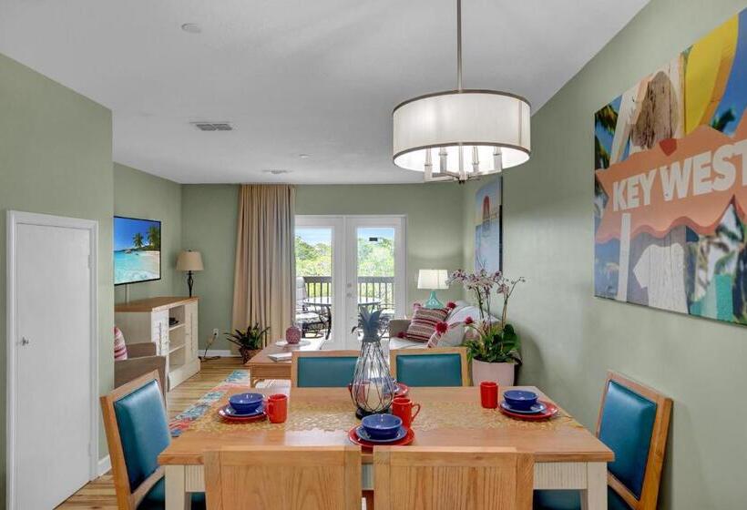 Coconut Mallory Resort And Marina