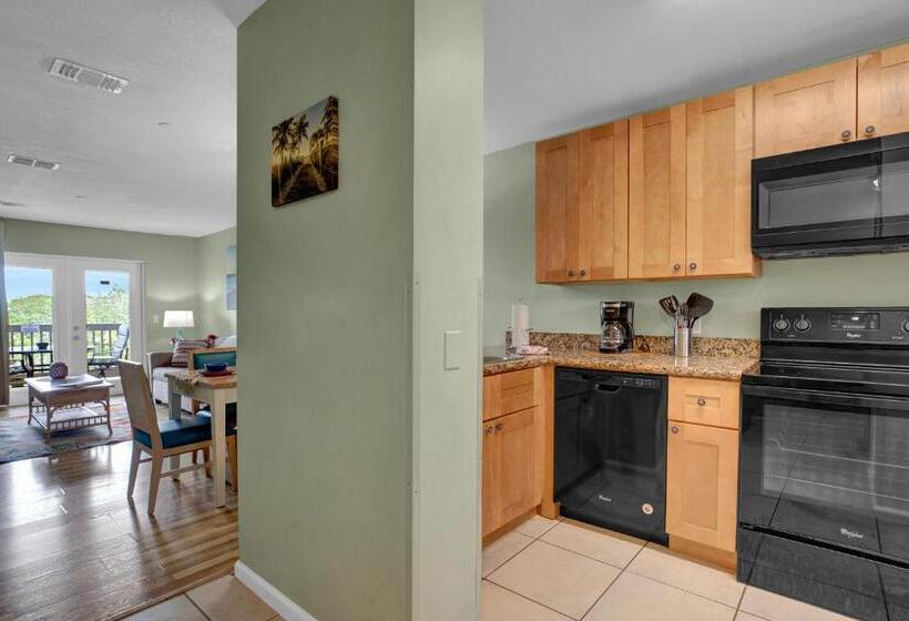 Coconut Mallory Resort And Marina