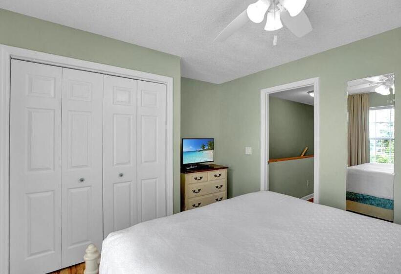 Coconut Mallory Resort And Marina