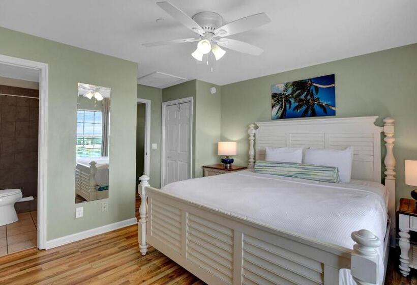 Coconut Mallory Resort And Marina