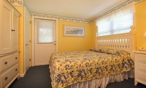 Colonial Acres Resort