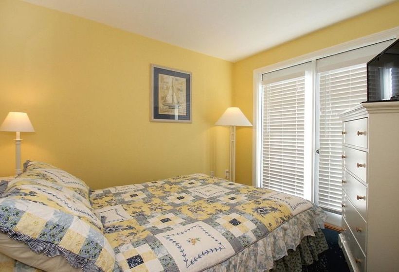 Colonial Acres Resort