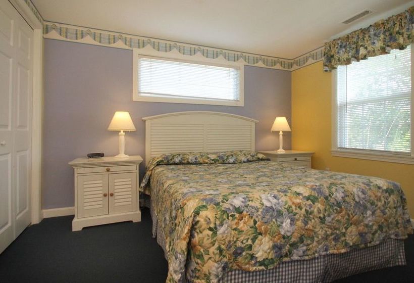 Colonial Acres Resort