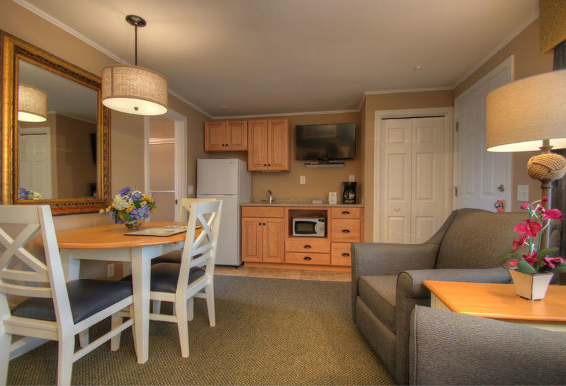 Colonial Acres Resort