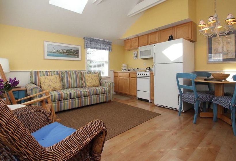 Colonial Acres Resort