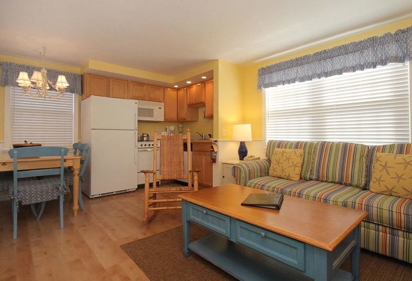 Colonial Acres Resort