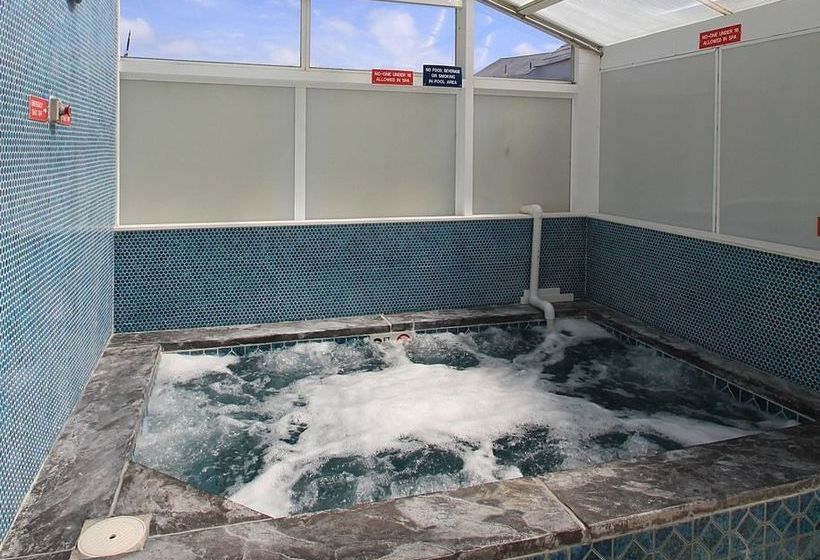 Colonial Acres Resort