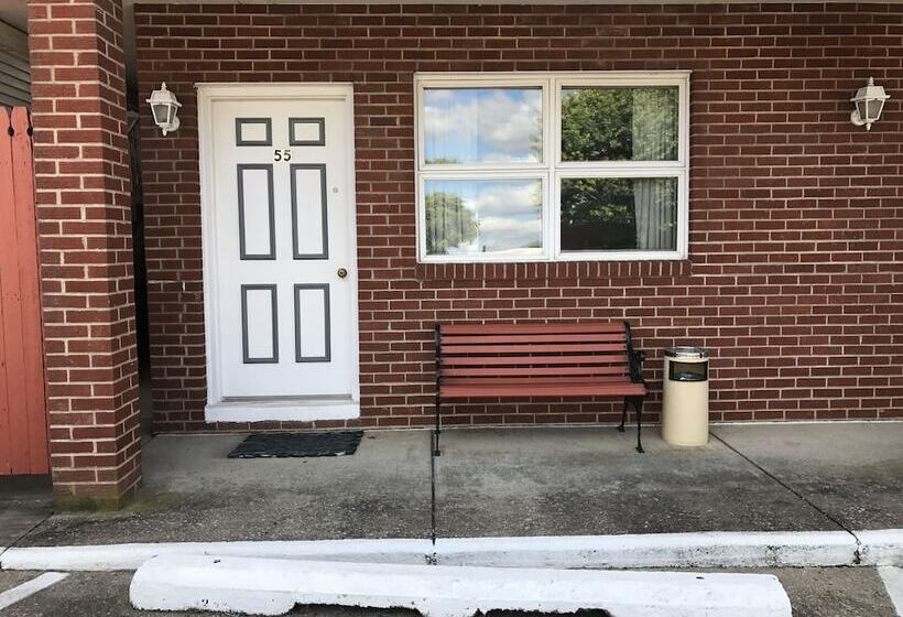 Colonial Hotel Motel