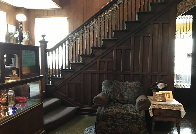 Colonial Hotel Motel