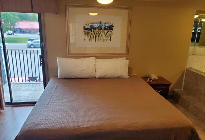 Colonial House Motel