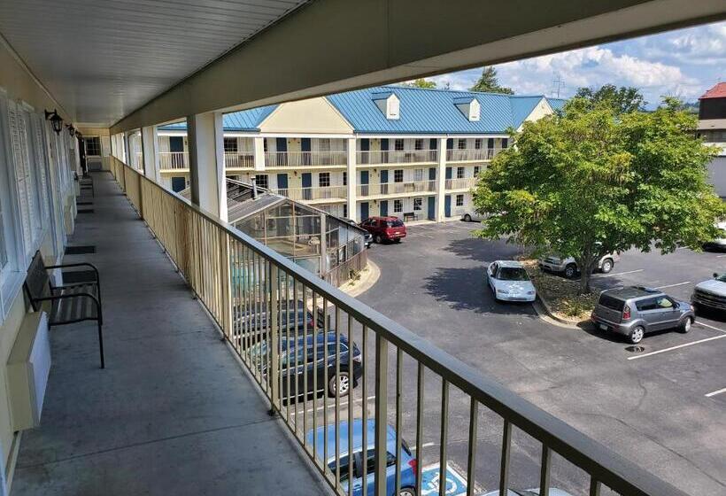 Colonial House Motel