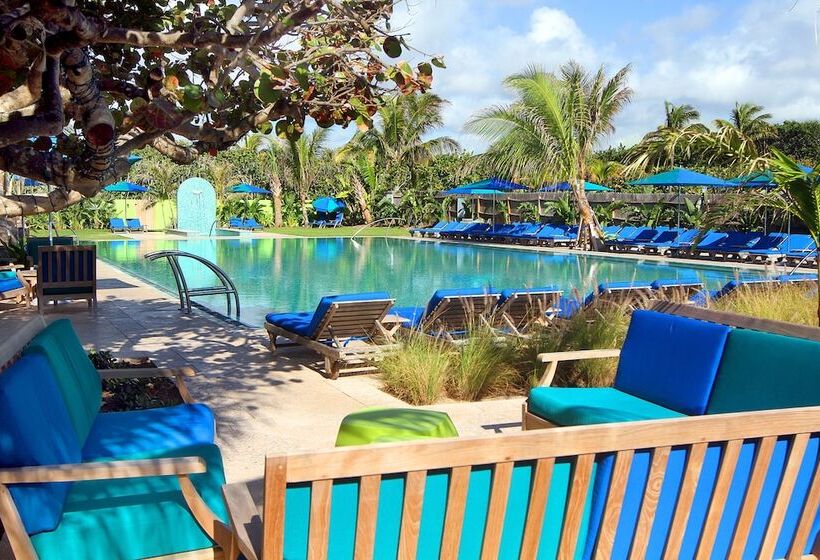 Colony Hotel & Cabaña Club