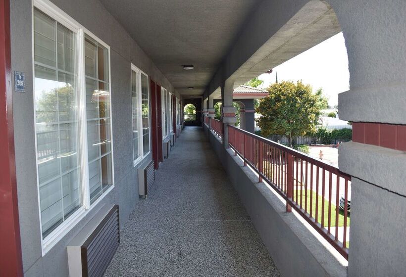 בית מלון כפרי Americas Best Value Inn Manteca