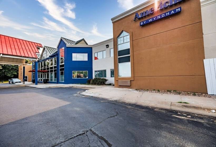 ホテル Americinn By Wyndham Omaha Near Zoo