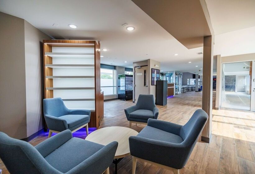 ホテル Americinn By Wyndham Omaha Near Zoo