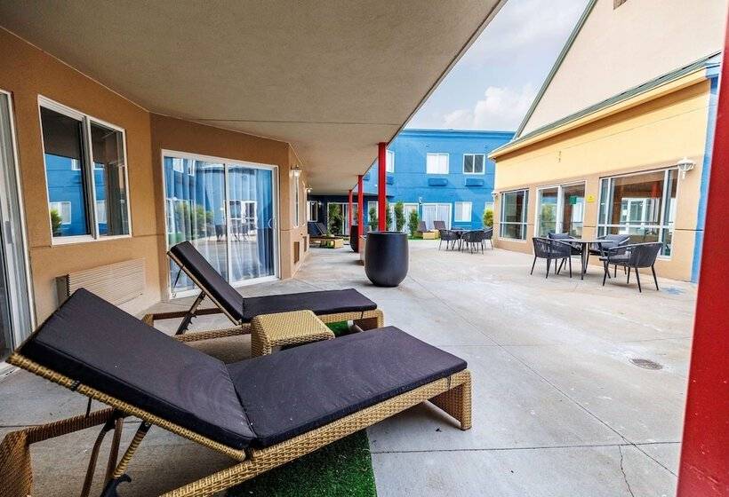 ホテル Americinn By Wyndham Omaha Near Zoo