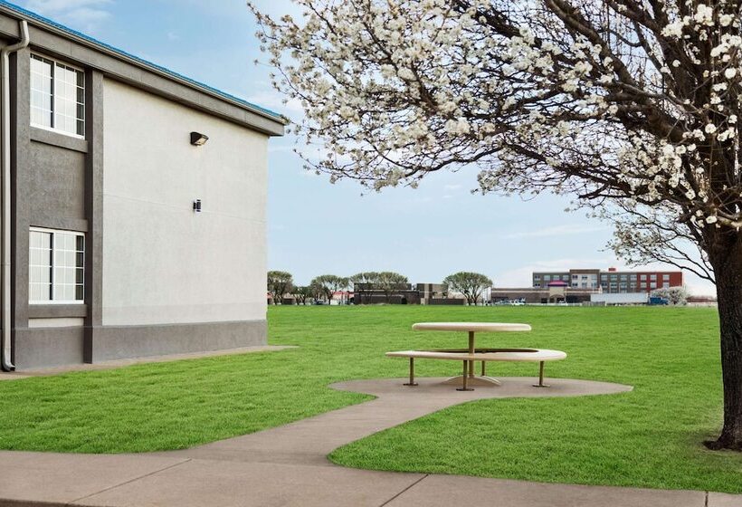 فندق Baymont By Wyndham Blackwell I35