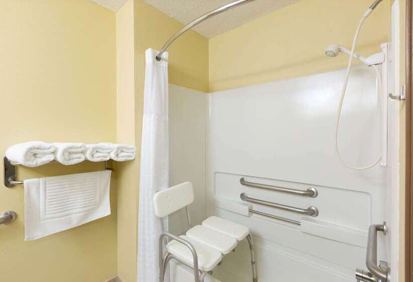 בית מלון כפרי Baymont By Wyndham Fort Dodge