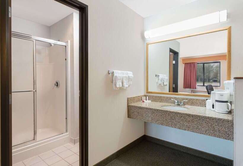 فندق Baymont By Wyndham Hot Springs