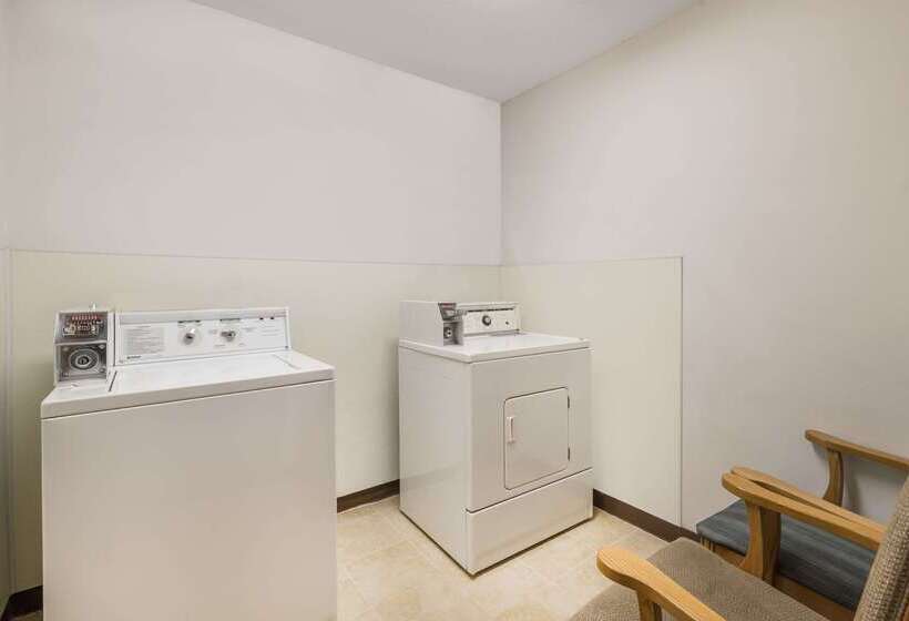 فندق Baymont By Wyndham Hot Springs