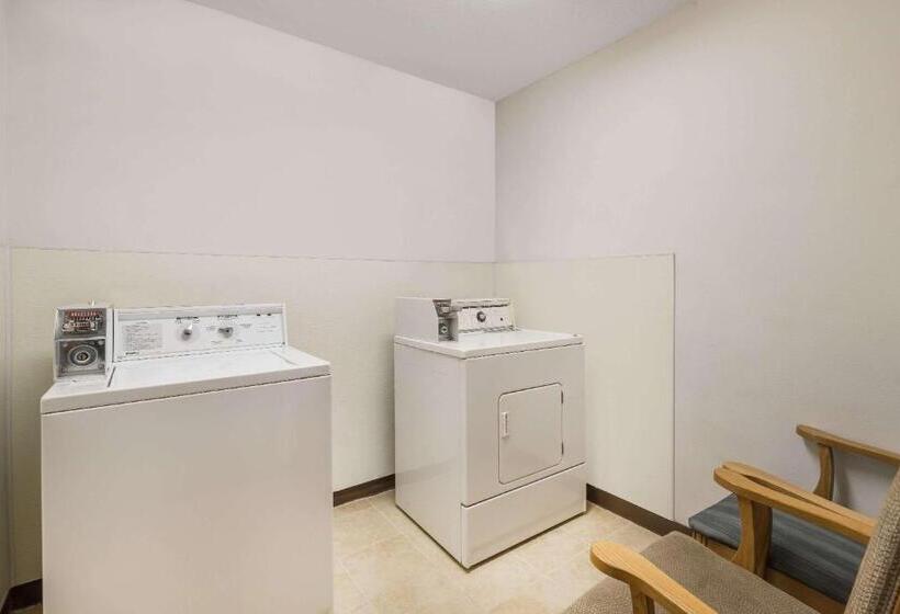 فندق Baymont By Wyndham Hot Springs