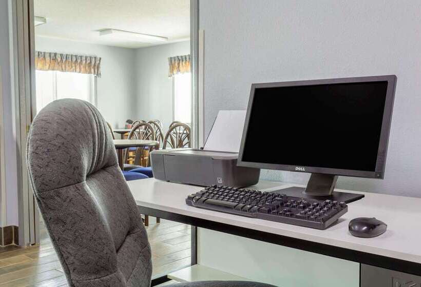 فندق Baymont By Wyndham Marinette