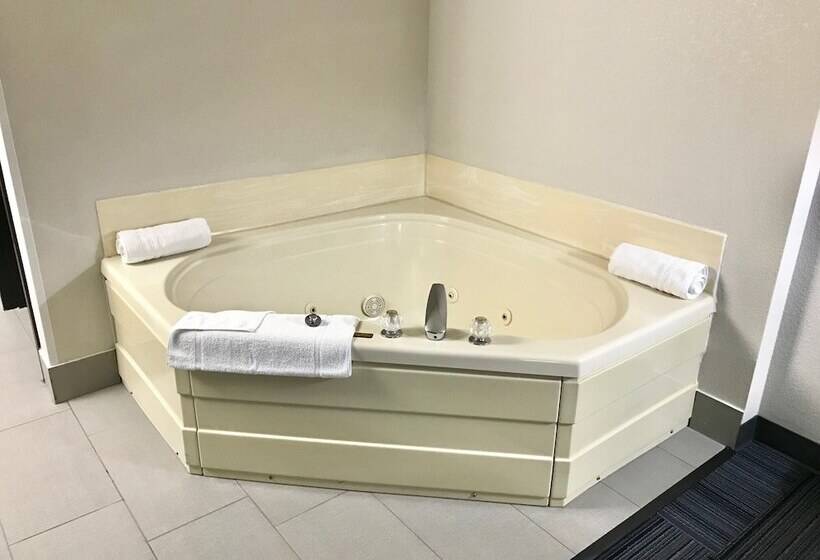 فندق Baymont By Wyndham Marinette